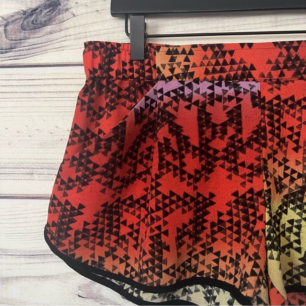 Silence + Noise Red Multicolor Patterned Shorts - image 4